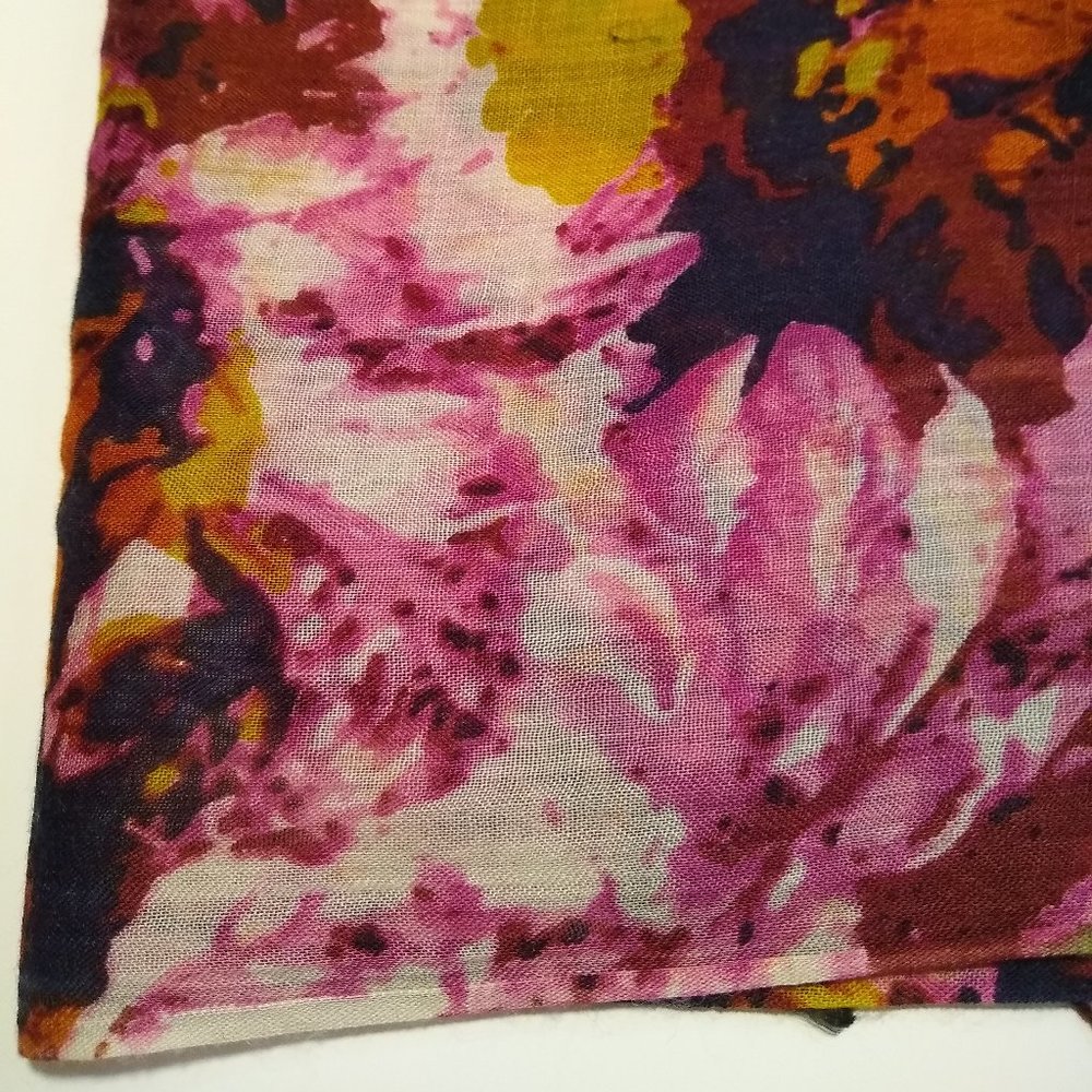 Dramatic floral print scarf